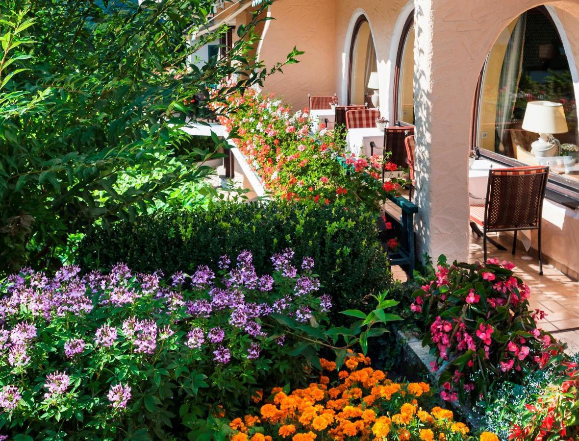Relais & Chateaux Hotel Schwarzmatt Баденвайлер Екстериор снимка